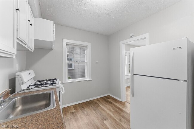 Building Photo - 3400 W 117th St