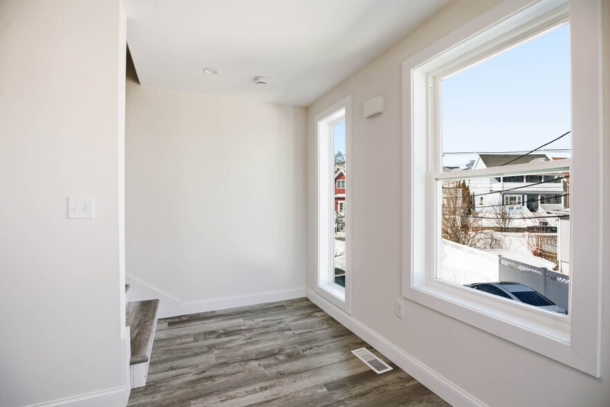 Building Photo - 23 Blake St