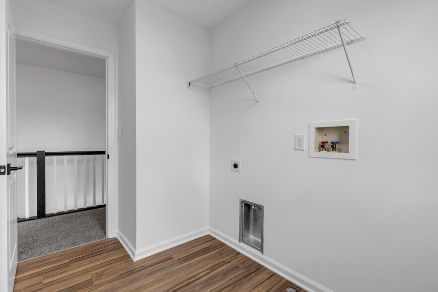 Building Photo - 9724 Brooks Dr