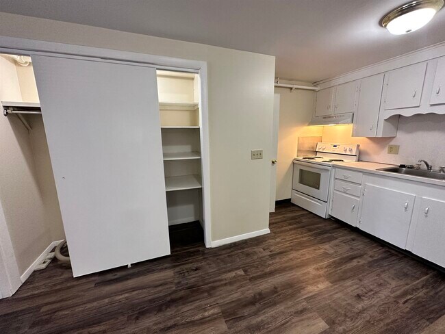 Building Photo - 93 West St