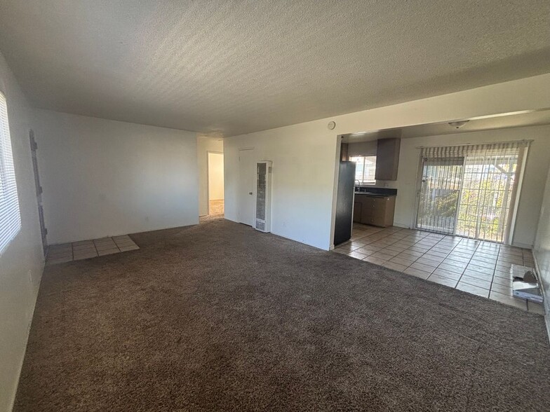 Building Photo - 701 E Oakland