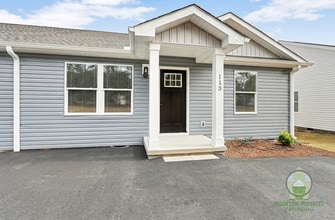 Building Photo - 113 Lyman Lodge Rd