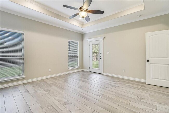 Building Photo - 6537 Paddington Dr
