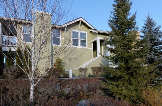 Building Photo - Sunny & Bright Upper Unit in Snoqualmie Ridge