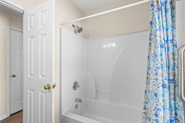 Building Photo - 4 Bed / 2 Bath Single Family Home for Rent...