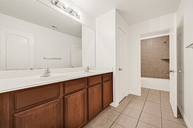 Building Photo - 8843 Leclaire Meadow Dr