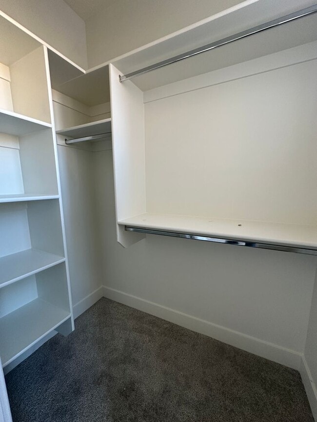 Building Photo - Brand New Townhome