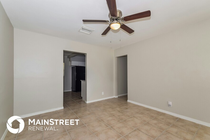 Building Photo - 4542 Tarpon Dr