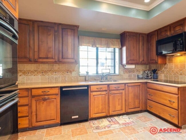 Building Photo - Phenomenal Home On The West Side of Town – Near Bakersfield Marketplace