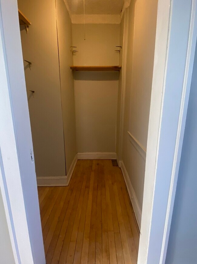 Building Photo - 8046 S Manistee Ave