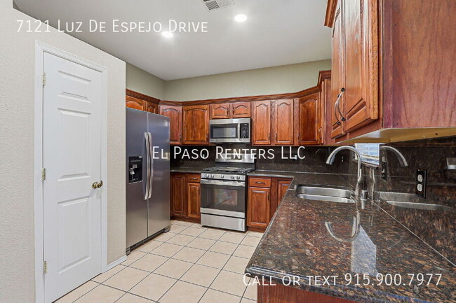 Building Photo - 7121 Luz De Espejo Dr
