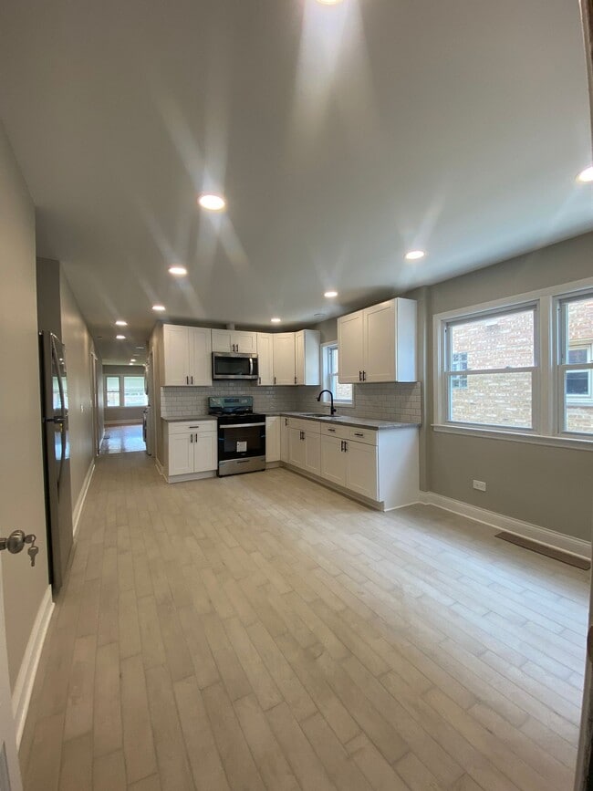 Kitchen3 - 6114 W Leland Ave