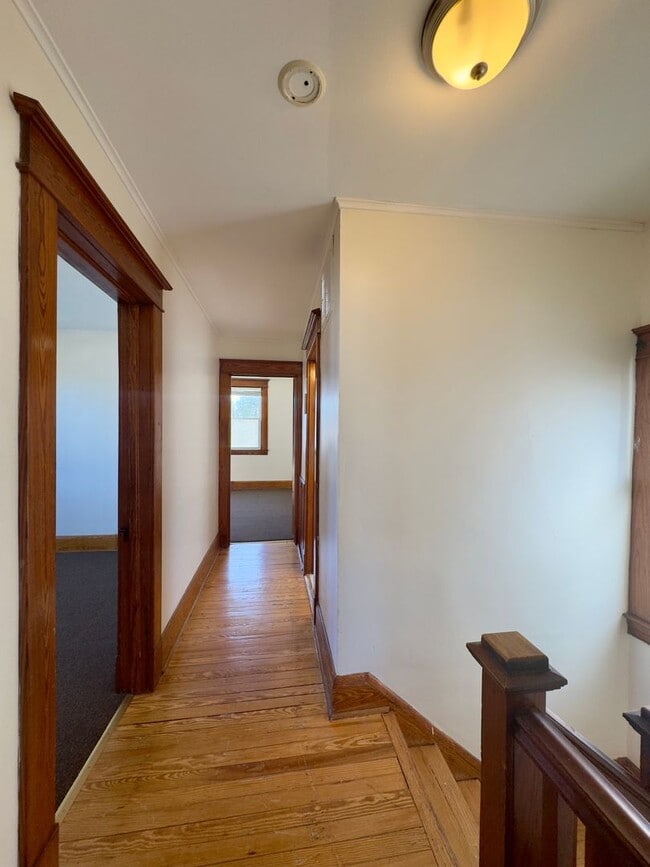 Building Photo - Fantastic 3-Bedroom Overlea Home with Open-Floor Plan!