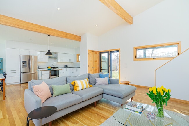 Building Photo - 22 St Mary's Rd