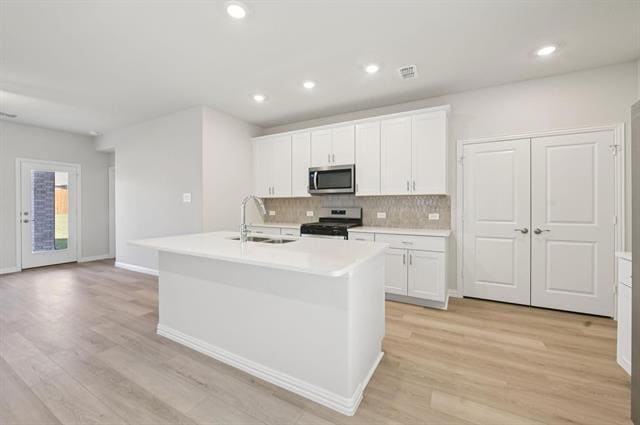 Building Photo - 717 Leavenworth Dr