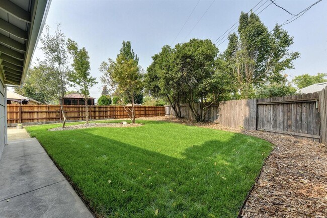 Building Photo - Near Mercy Hospital - Remodeled 4 Bdrm, 2 Bath