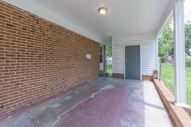 Building Photo - A Haven of Comfort and Convenience