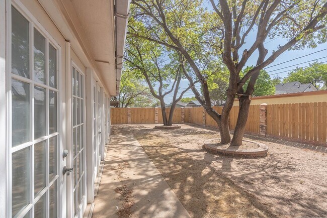 Building Photo - 4503 Westminister Dr
