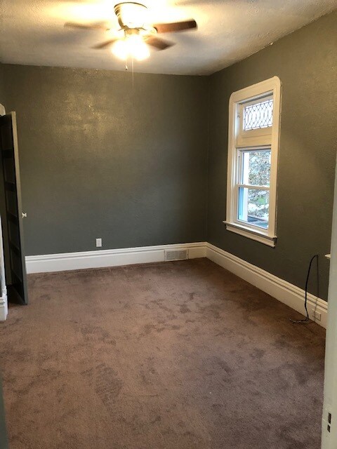 Bedroom - 819 S Braddock Ave