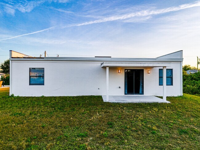 Building Photo - 2906 65th St W