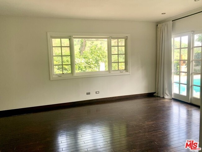 Building Photo - 10216 Cielo Dr