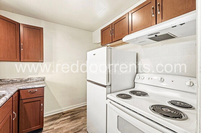 Building Photo - 1742 N Whittier Pl