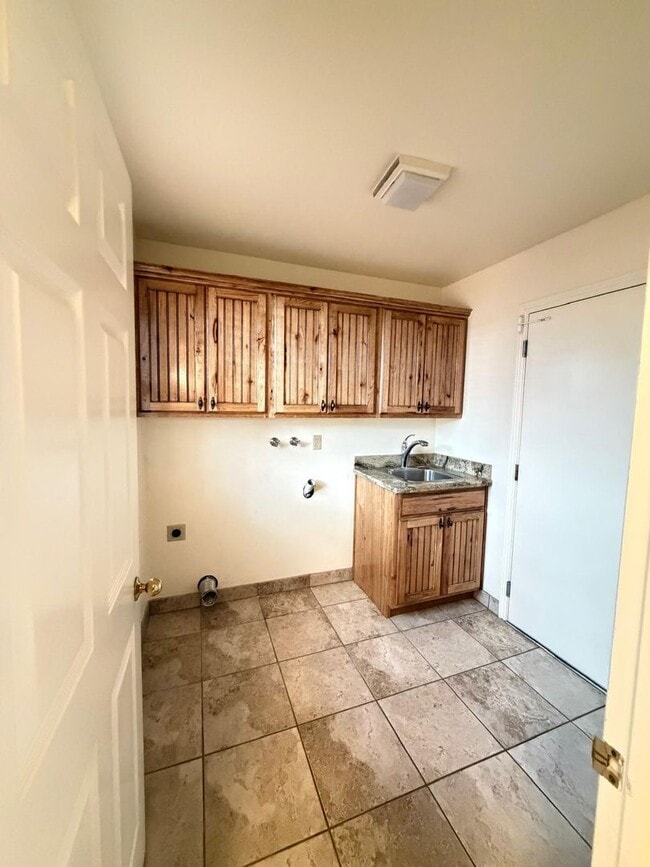 Building Photo - 2298 E Oak Leaf Way
