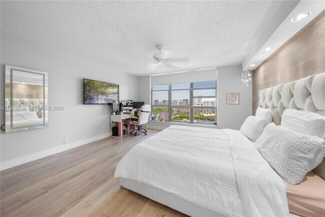 Building Photo - 3530 Mystic Pointe Dr