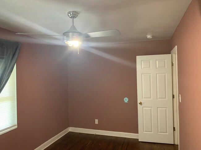 Building Photo - Move-in ready 1 Story Duplex located in th...