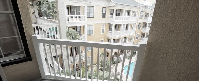 Building Photo - Stunning 2/2 Pool View Condo @ Park North ...