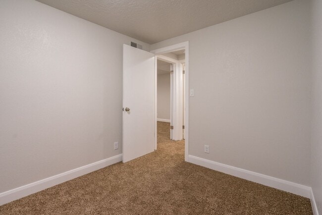 Building Photo - Fully Remodeled Townhome in the Heart of D...