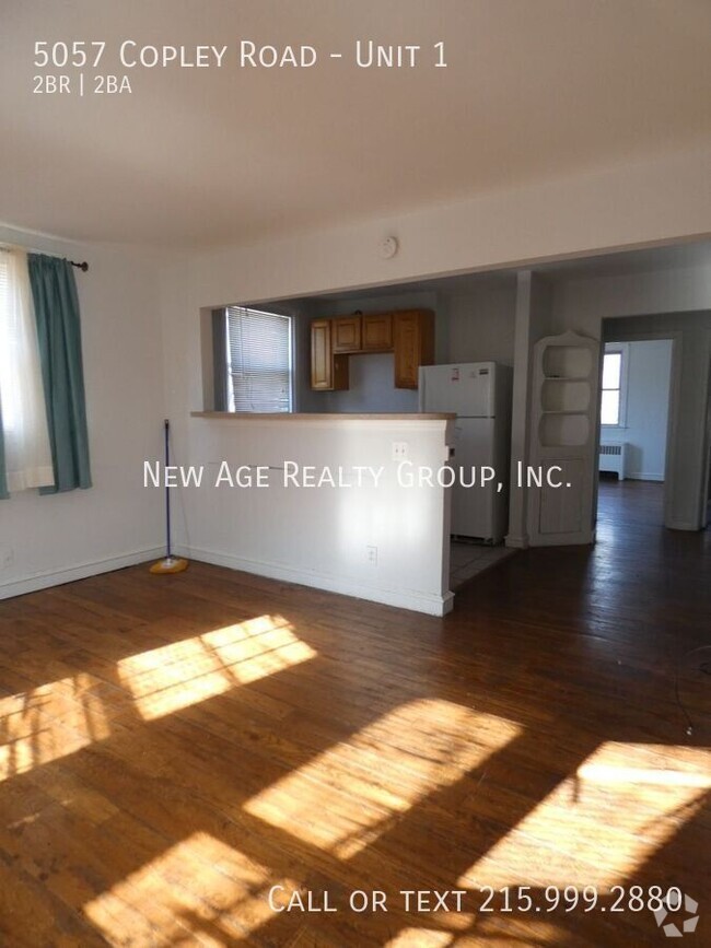 Building Photo - Large 2 bedroom, 1.5 bathroom apartment lo...
