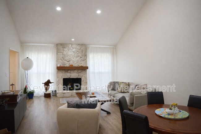 Building Photo - 603 Serramonte Dr