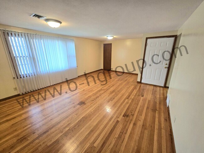 Building Photo - 8059 27th Ave
