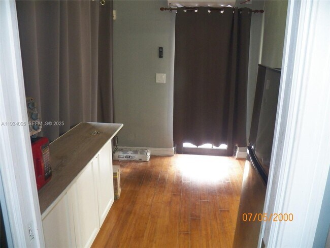 Building Photo - 600 N 35th Ave