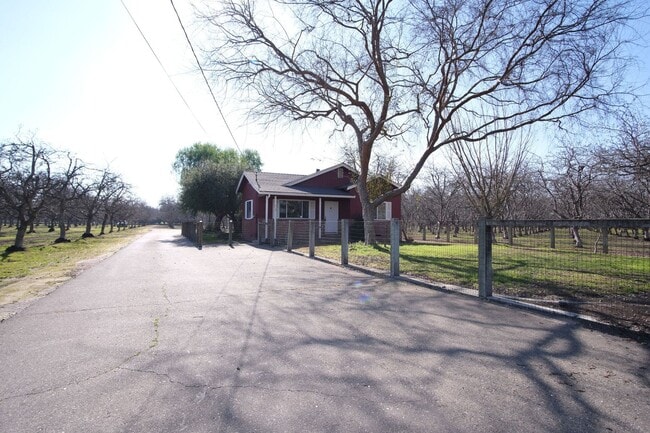 Building Photo - NOW AVAILABLE!! 2 Bedroom 1 bath in Turlock!