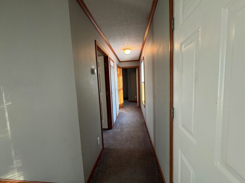 Building Photo - 2021 Lark Ln NW