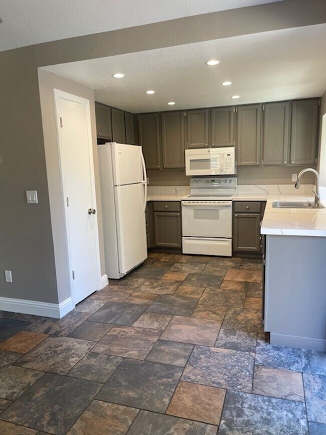Building Photo - COMING SOON! Beautiful Home with Stunning ...