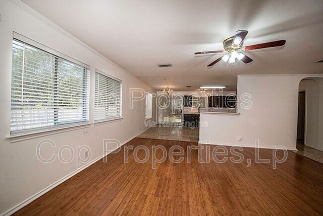 Building Photo - 7127 Still Hollow Dr