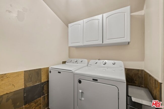 Building Photo - 5711 Rhea Ave