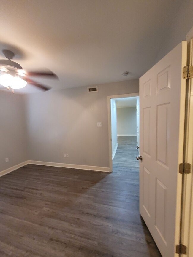 Building Photo - Home in Benton