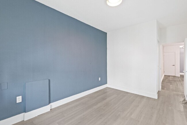 Building Photo - Resort-Style 1-Bedroom Apartment in Prime ...