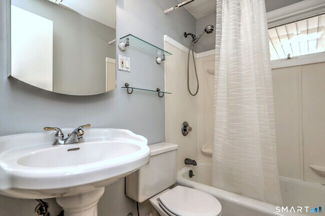 Building Photo - 1 Cora St