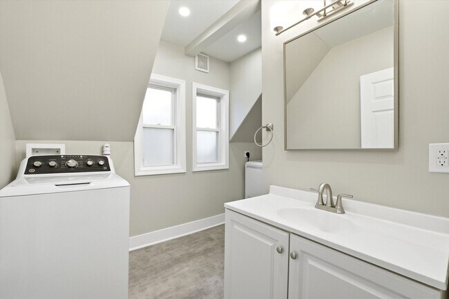 Building Photo - 135 Sagamore St