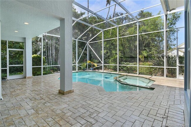 Building Photo - 158 S River Rd