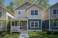 Building Photo - Modern Home in Kenilworth