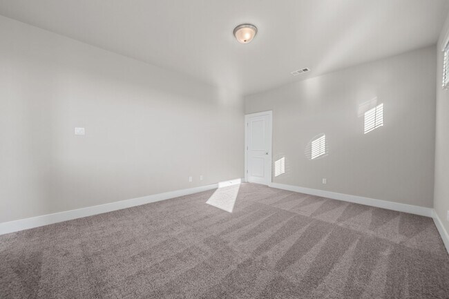 Building Photo - 217 Pinnacle Ln