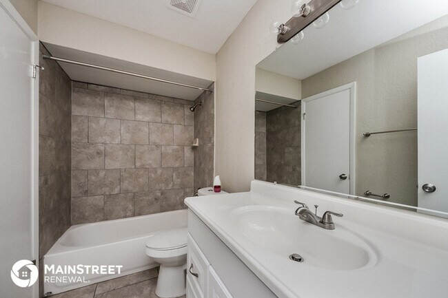 Building Photo - 118 Dahlia Dr