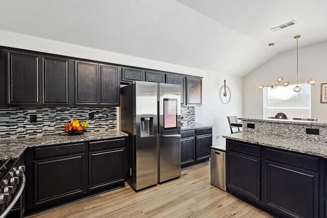 Building Photo - 521 E Robin Ct