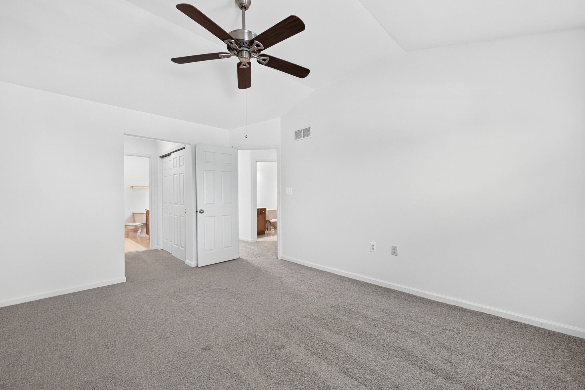 Building Photo - 335 Wheatfield Cir